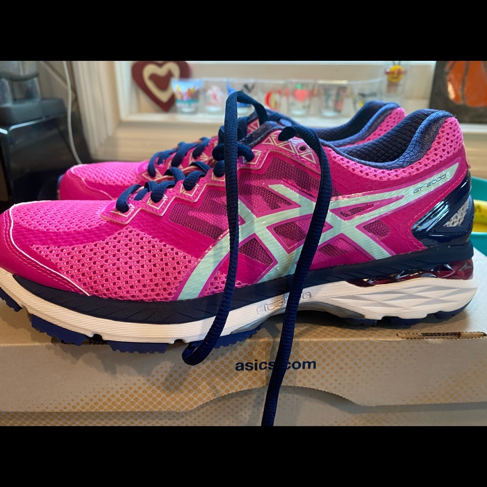 NEW ASICS GT-2000
